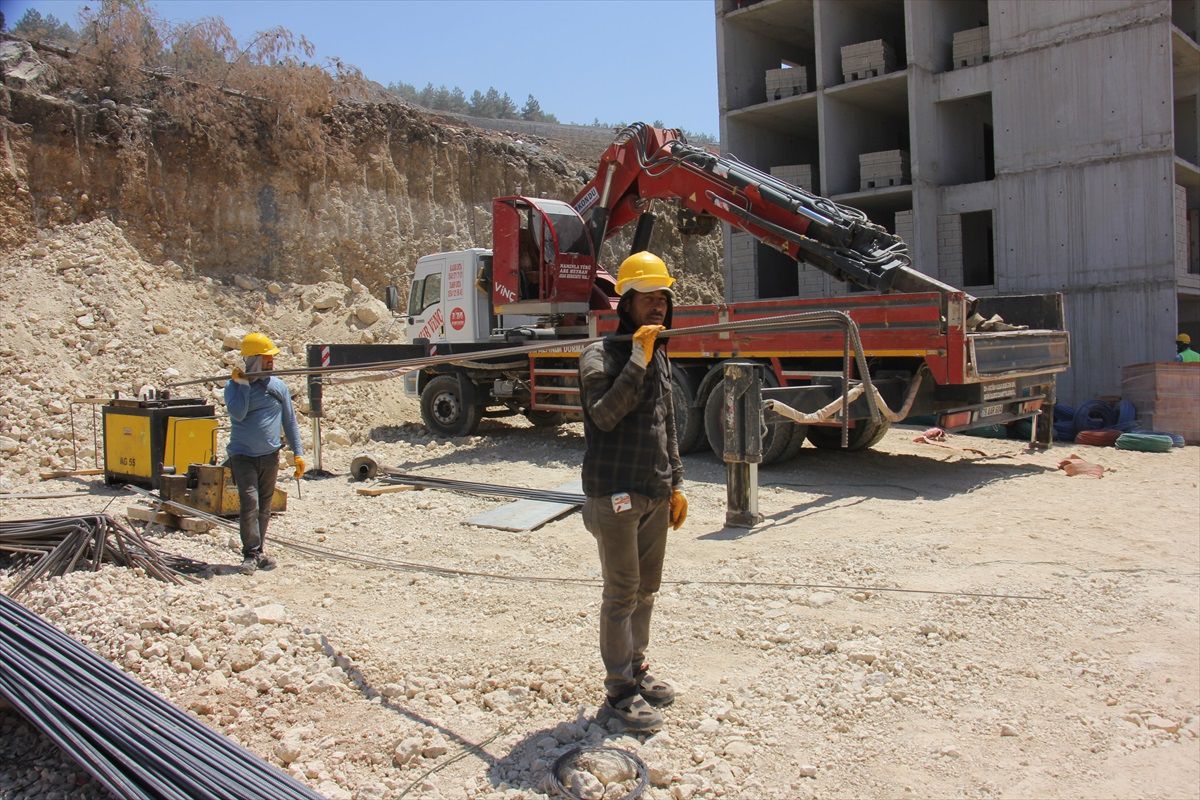 Depremzedeler, Kilis\'te TOKİ Konutlarında Görev Alıyor