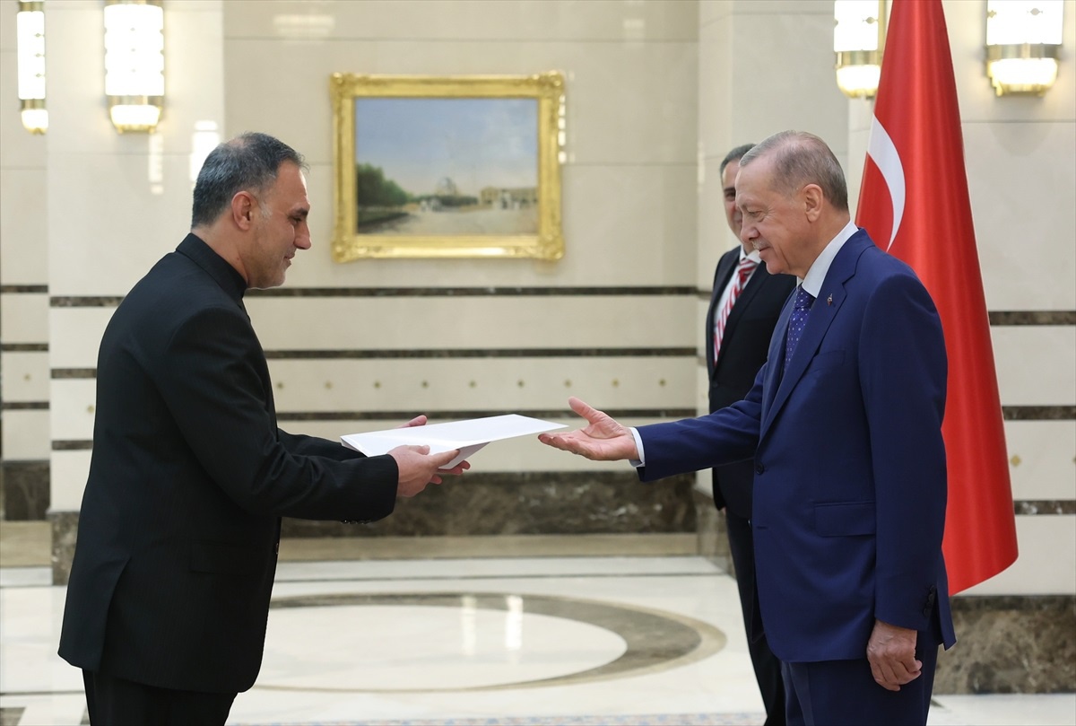 İran\'ın Ankara Büyükelçisi Habibullahzade, Cumhurbaşkanı Erdoğan\'a güven mektubu sundu
