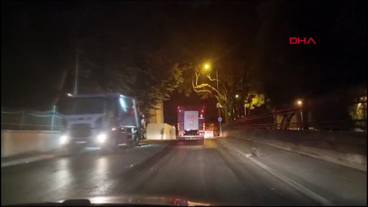 Beşiktaş\'ta Yıldız Hamidiye Camii\'nde Yangın Çıktı