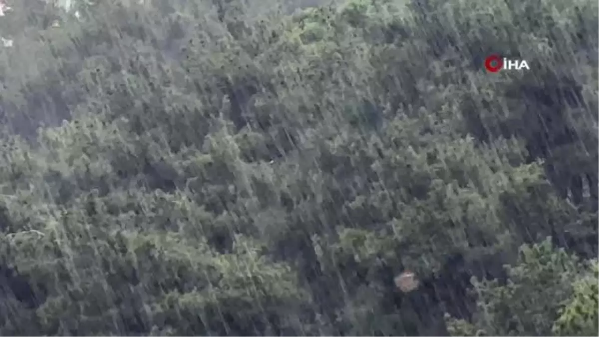 İstanbul'da aniden bastıran sağanak yağış