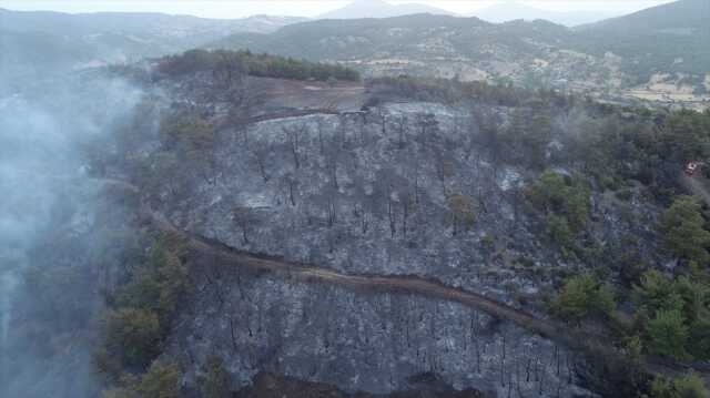İzmir, Çanakkale ve Antalya cayır cayır yanıyor! Yerleşim yerleri boşaltıldı, gelen kareler yürek yakıyor İzmir, Çanakkale ve Antalya cayır cayır yanıyor! Yerleşim yerleri boşaltıldı, gelen kareler yürek yakıyor