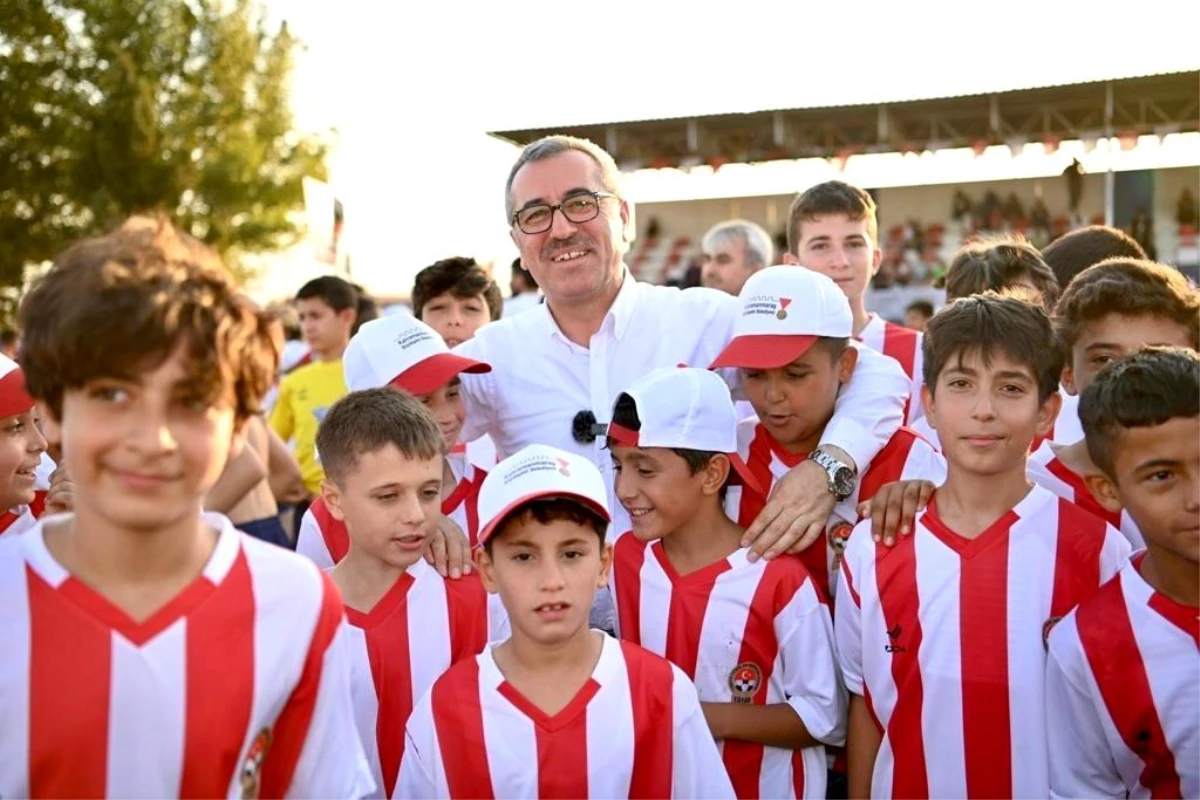 Kahramanmaraş\'ta \'Çocuklar Sporla İyileşir\' Futbol Turnuvası Başladı