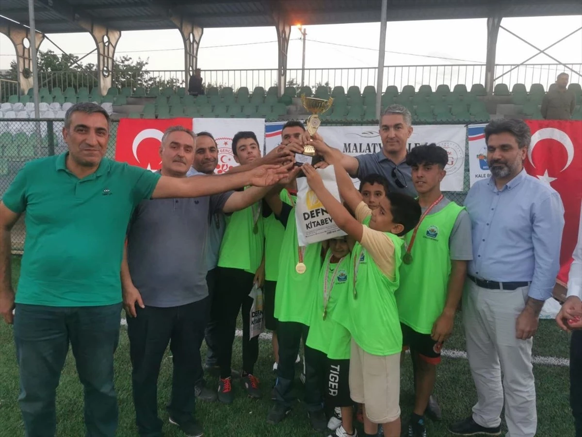 Malatya Kale\'de Yaz Kur\'an Kursları Futbol Turnuvası Düzenlendi