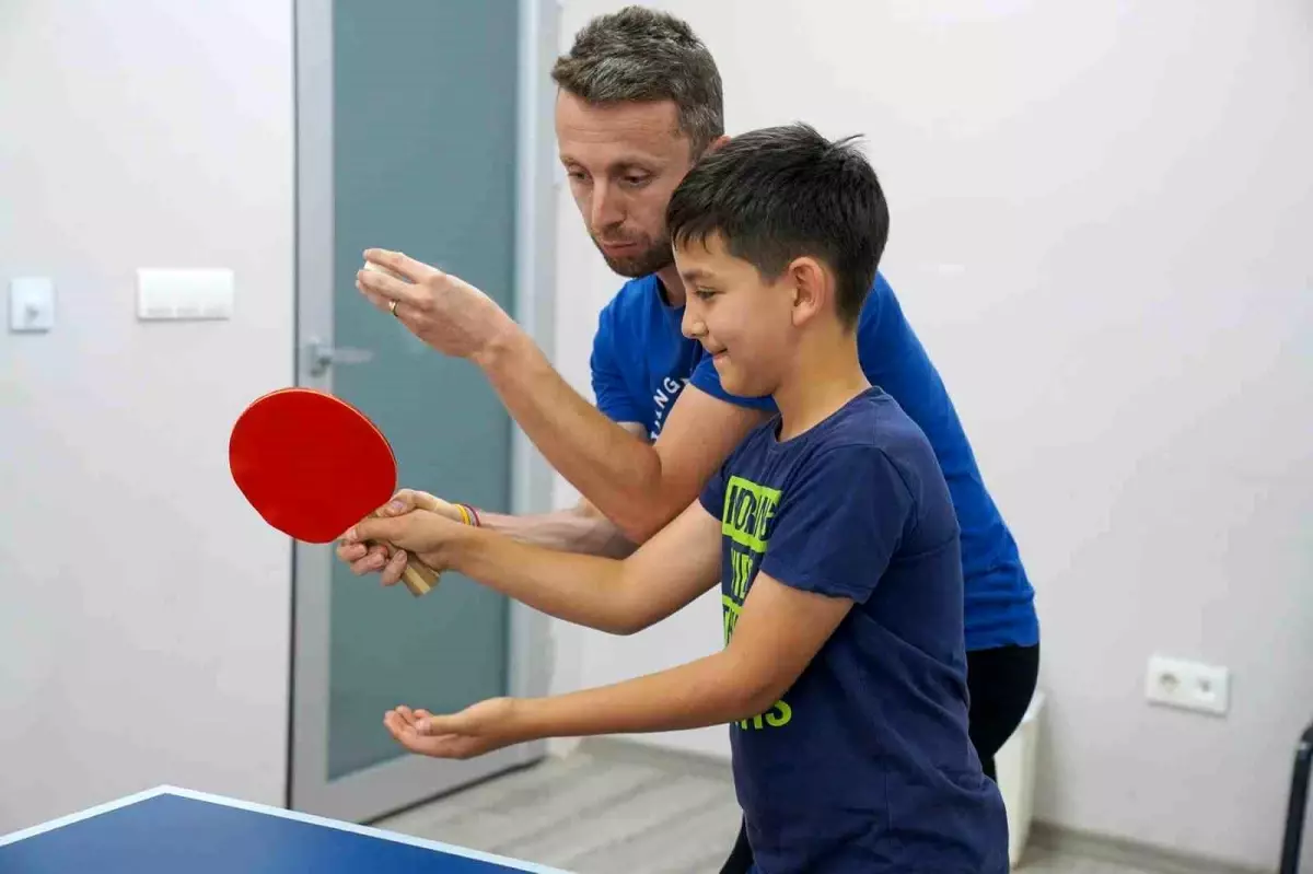 Tepebaşı Belediyesi Yunus Emre Spor Tesisleri\'nde Yaz Kursları Devam Ediyor