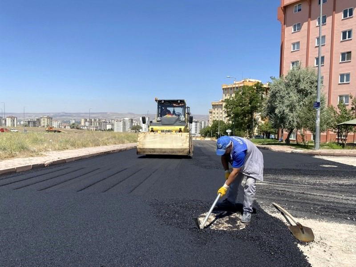 Melikgazi Belediyesi TOKİ Bölgesinde Yol Yenileme Çalışmalarına Devam Ediyor