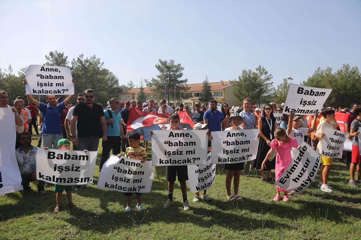 Muğla Milas\'ta Termik Santral Çalışanları Aileleriyle Basın Açıklaması Yaptı
