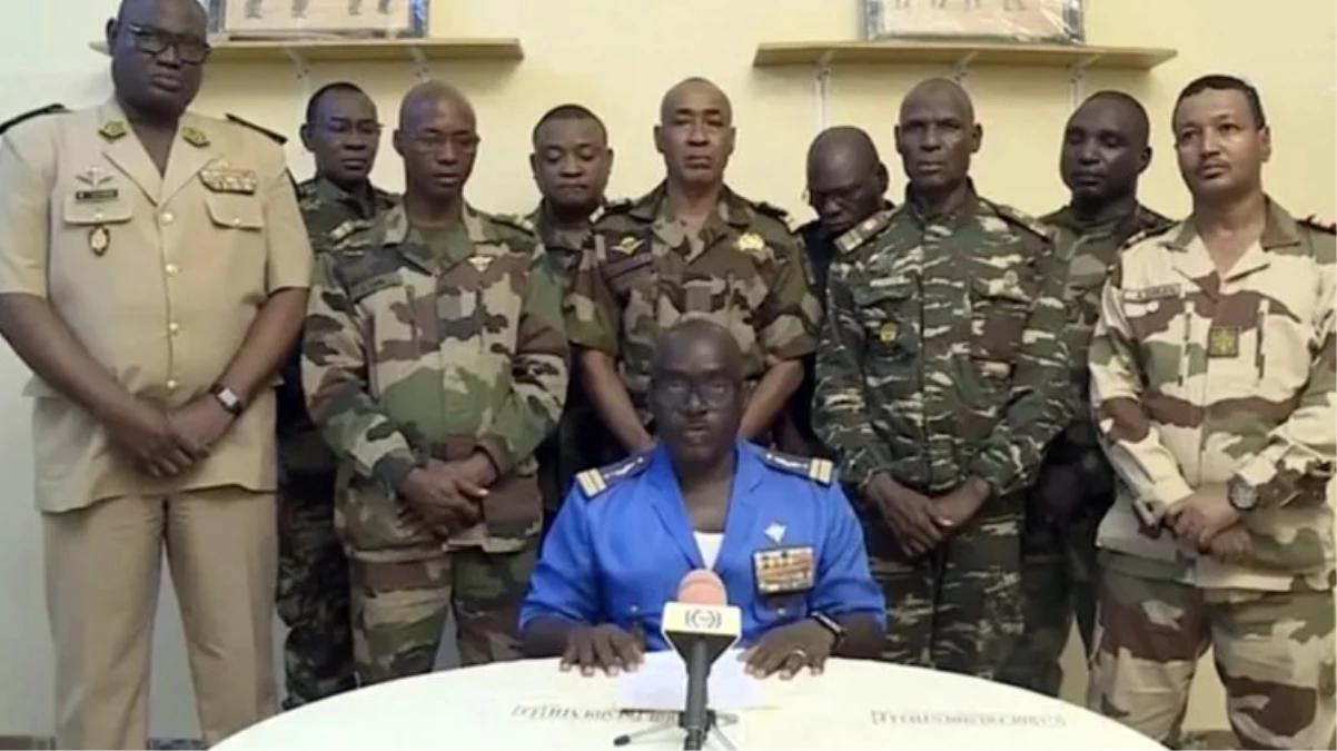 Nijer\'de askerler yönetime el koydu! Ülke genelinde sokağa çıkma yasağı ilan edildi