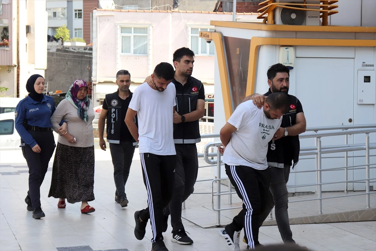 İstanbul\'dan Ordu\'ya ticari taksi ile uyuşturucu getirmek isteyen 3 şüpheliden biri tutuklandı