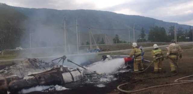 Rusya'da Turistleri Taşıyan Helikopter Elektrik Kablolarına Takılarak Düştü: 6 Ölü, 7 Yaralı Rusya'da Turistleri Taşıyan Helikopter Elektrik Kablolarına Takılarak Düştü: 6 Ölü, 7 Yaralı