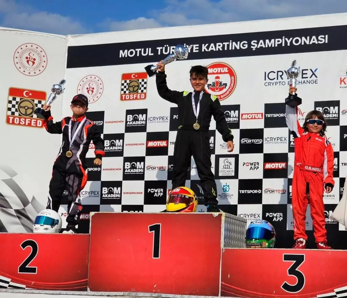 Doruk Sırnaç, TOSFED Karting Türkiye Şampiyonası\'nda üçte üç yaparak önemli bir başarıya imza attı