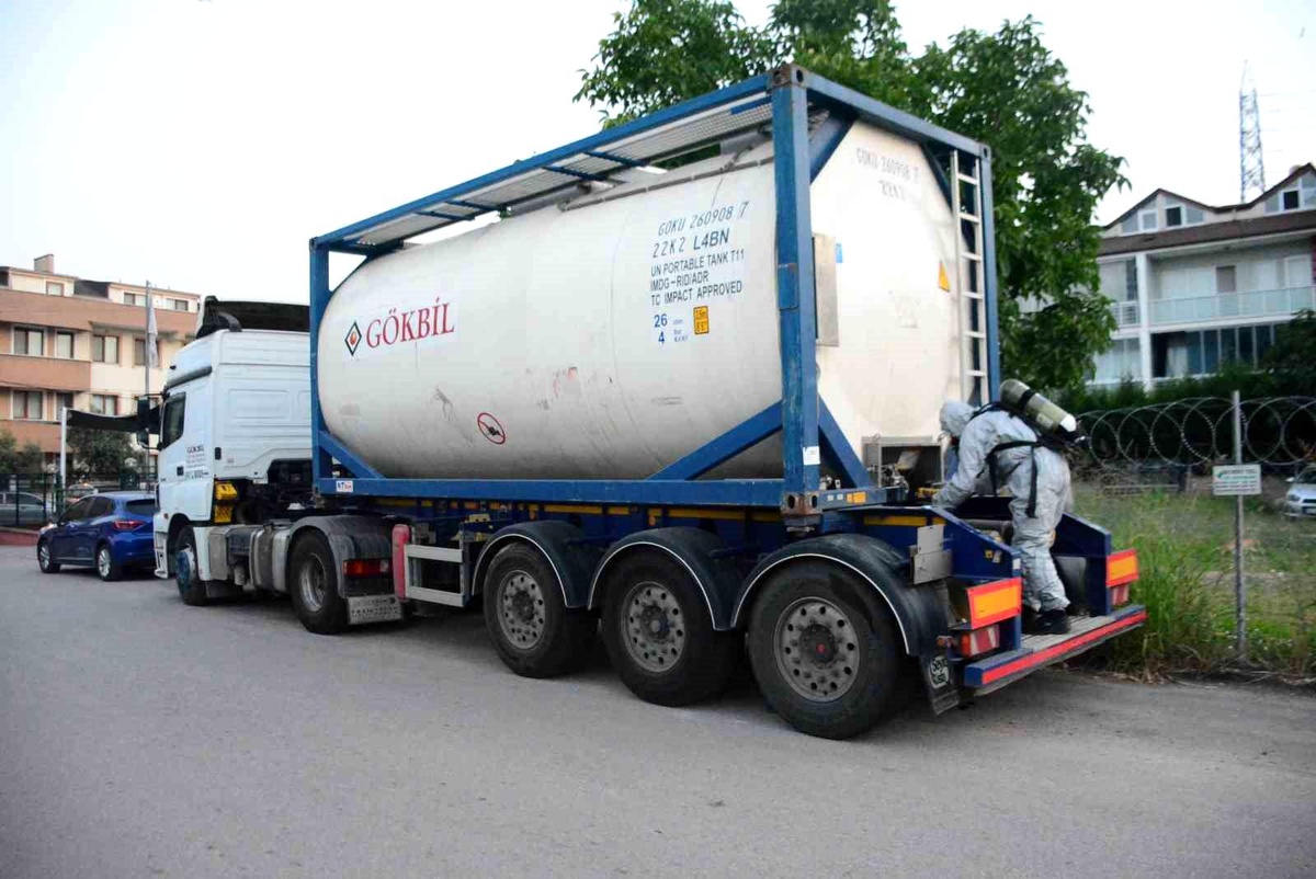 Kocaeli\'de Tankerden Gaz Sızıntısı İhbarı