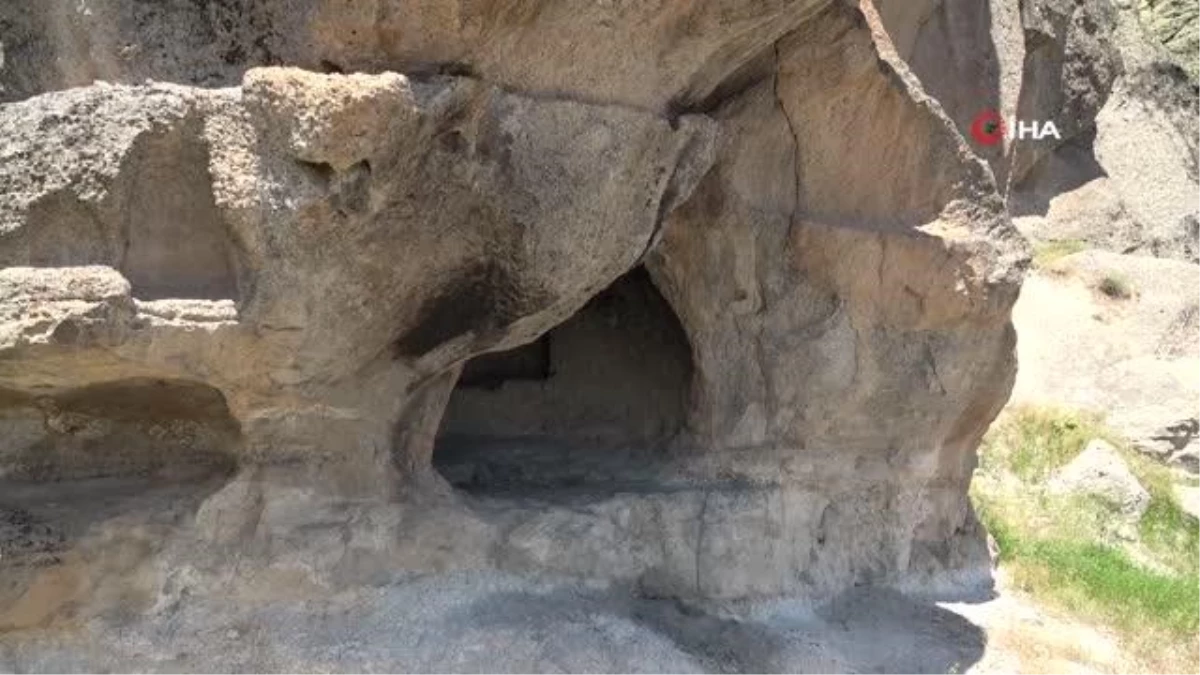 2 bin yıllık kaya mezarlar keşfedilmeyi bekliyor