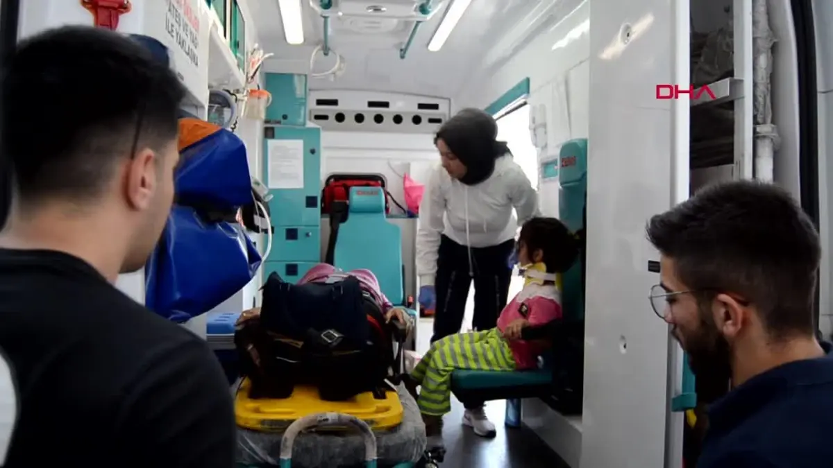 Aksaray\'da Minibüsün Otomobile Çarptığı Kazada 7 Kişi Yaralandı