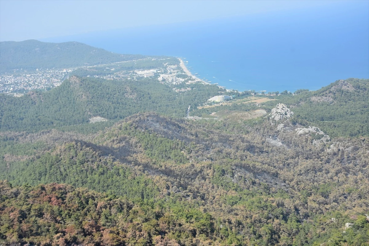 Antalya Kemer\'deki Orman Yangını Kontrol Altına Alındı