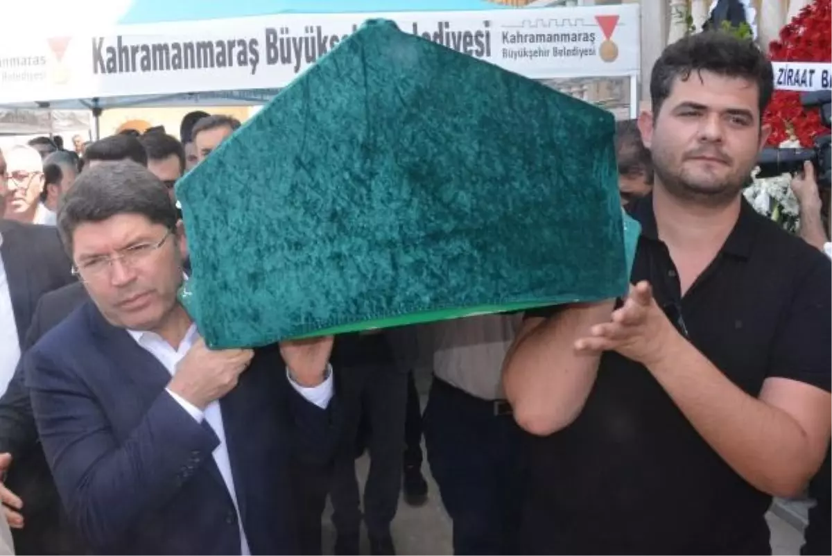 Adalet Bakanı Yılmaz Tunç, Veysi Kaynak\'ın annesinin cenazesine katıldı