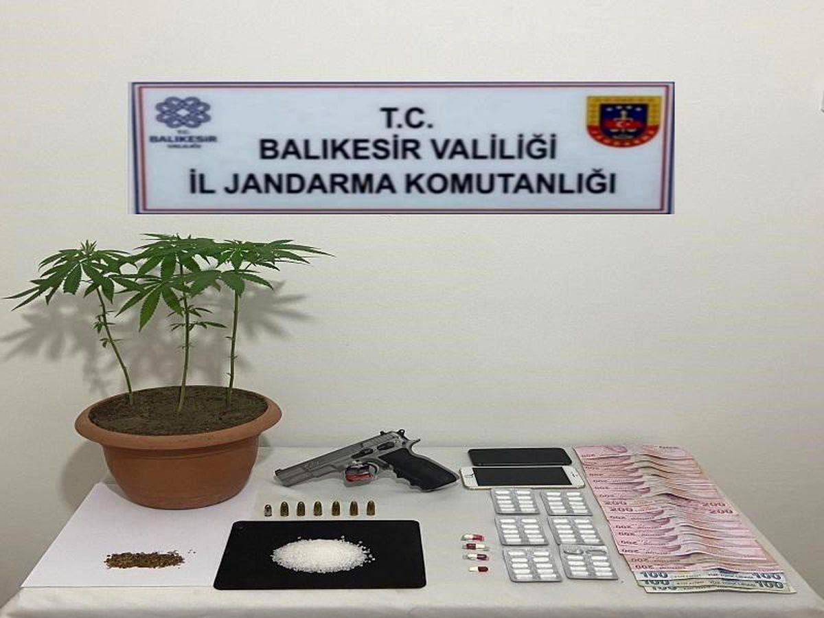 Balıkesir\'de Uyuşturucu Operasyonu: Madde ve Silah Ele Geçirildi