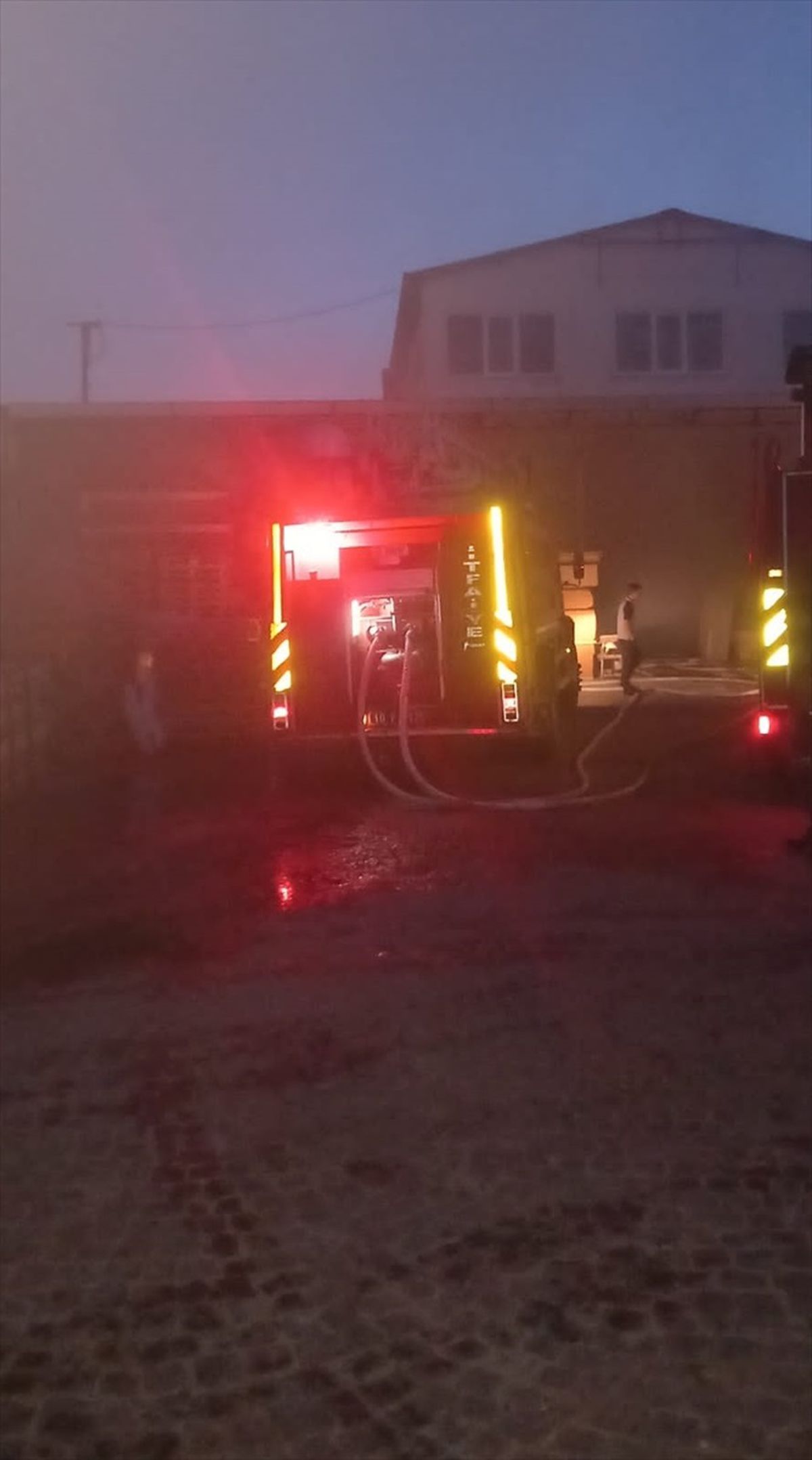 Edremit\'teki Orman Ürünleri İşleme Tesisi Yangını Söndürüldü