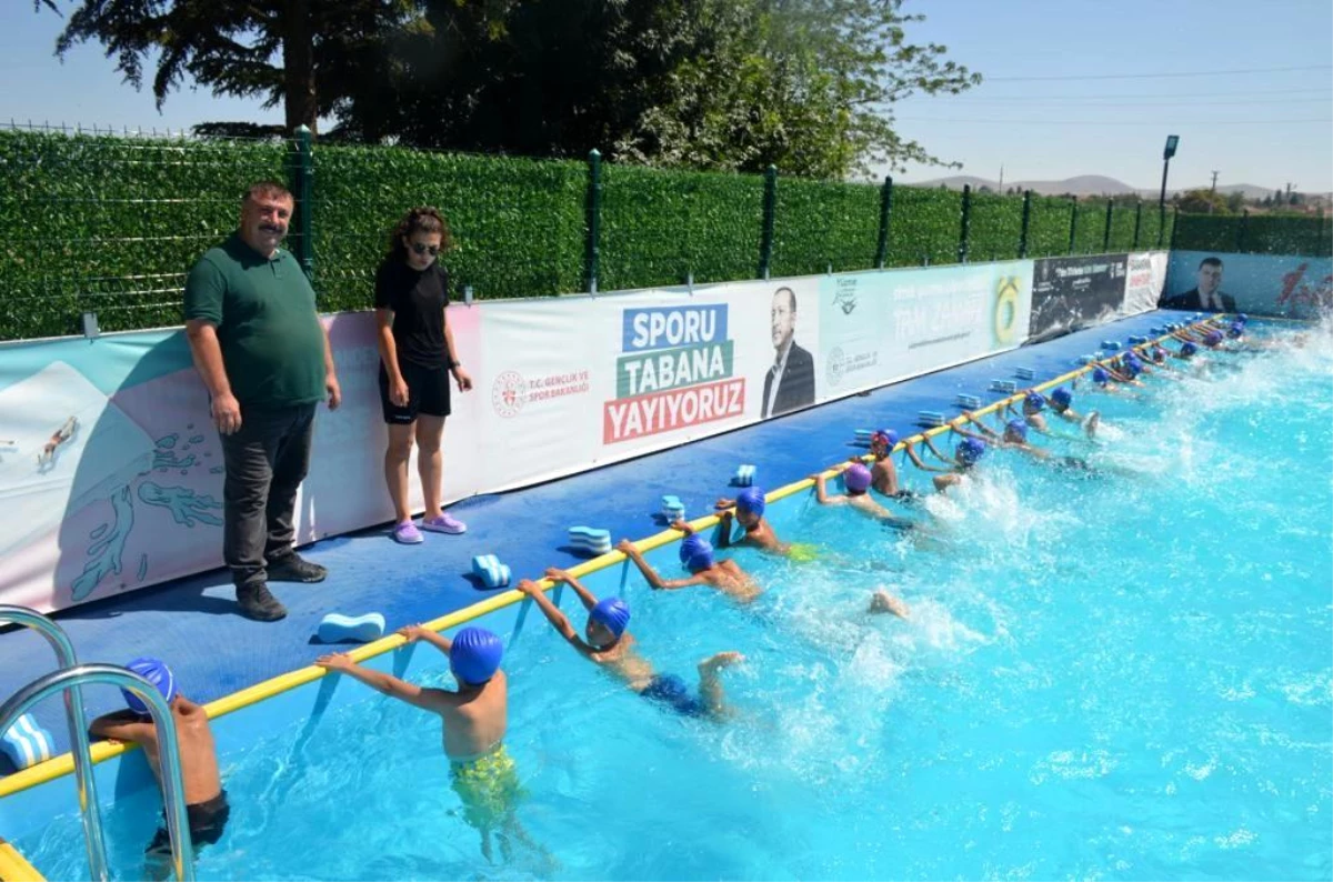 Beylikova\'da Millet Bahçesi Yüzme Kurslarına Yoğun İlgi