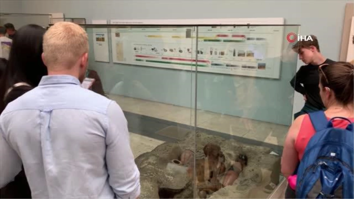 British Museum\'da sergilenen 5500 yıllık en eski mumyaya büyük ilgi
