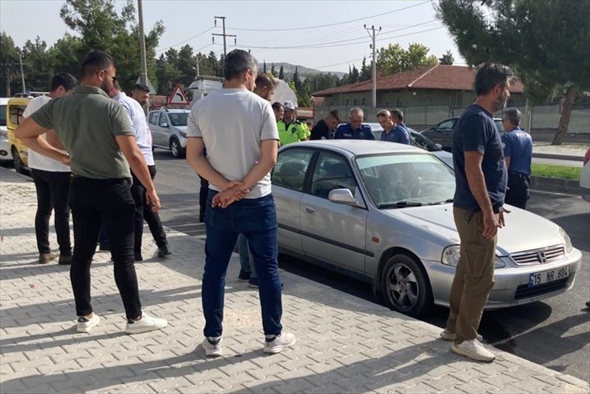 Burdur\'da "dur" ihtarına uymayıp 2 polisi yaralayan sürücüye 33 bin lira ceza