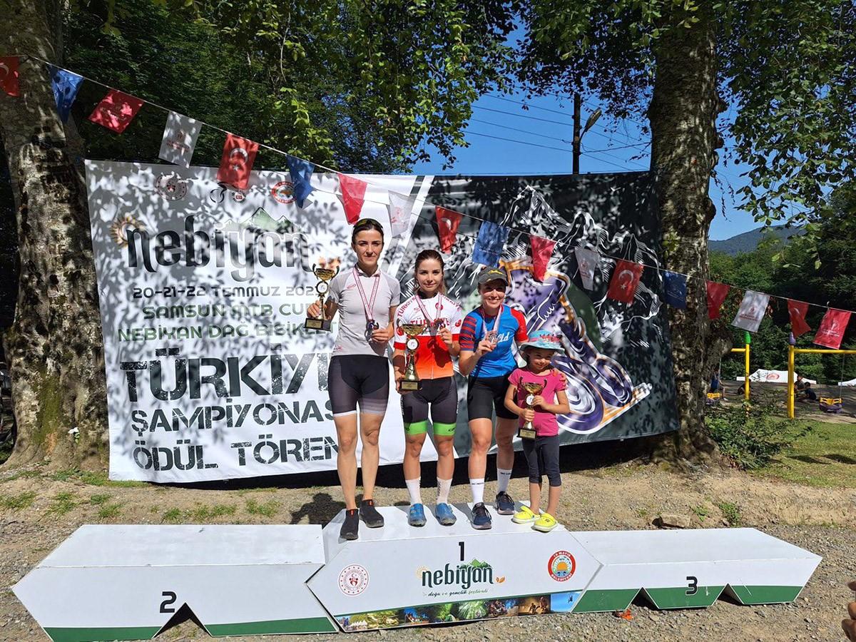 Sakarya Büyükşehir Belediyesi Bisiklet Sporcuları Şampiyonluklar Elde Etti