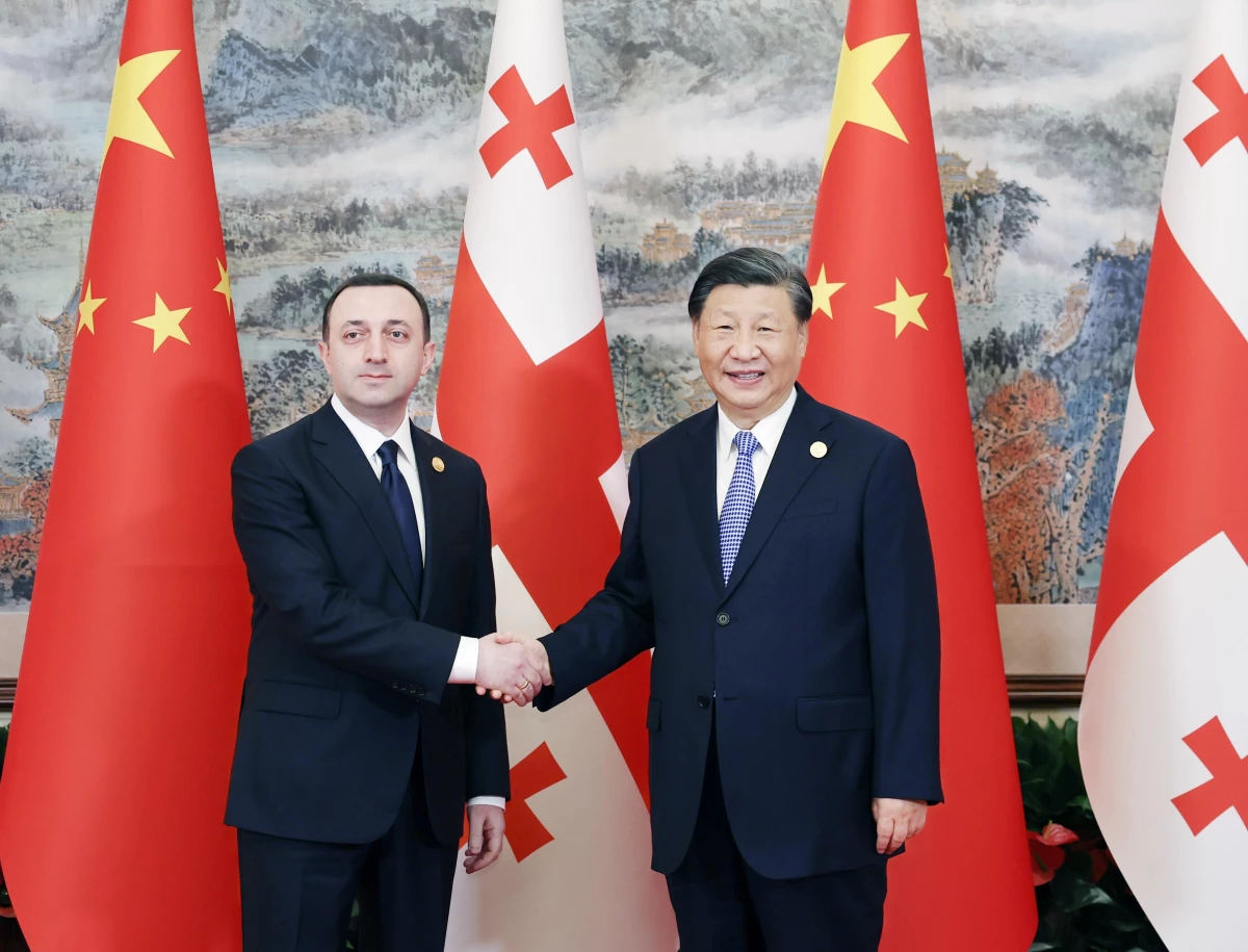 Çin Cumhurbaşkanı Xi Jinping, Gürcistan Başbakanı İrakli Garibaşvili ile bir araya geldi