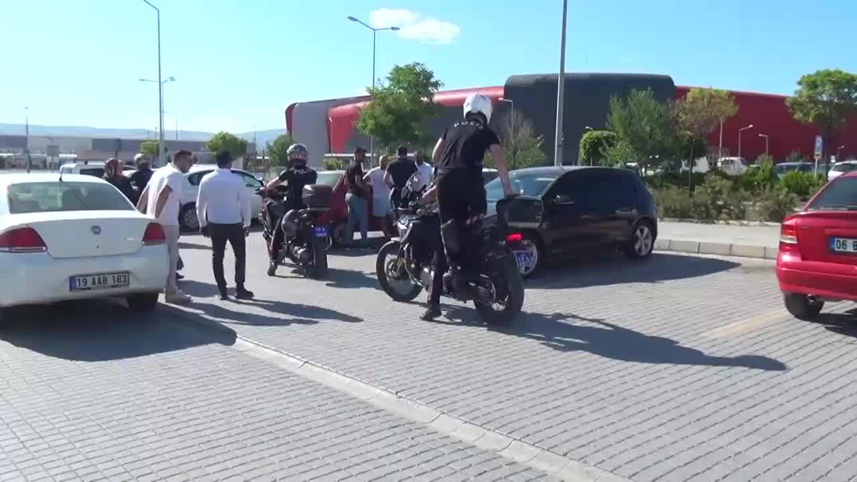 Çorum\'da Hastane Bahçesinde Tartışma: Engelli Kişi Sağlık Çalışanını Bıçakladı