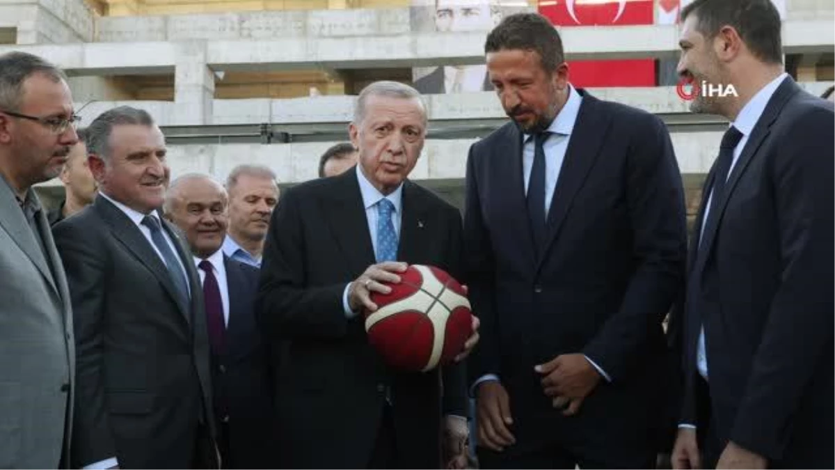 Cumhurbaşkanı Erdoğan, Abdi İpekçi Spor Kompleksi inşaatını ziyaret etti