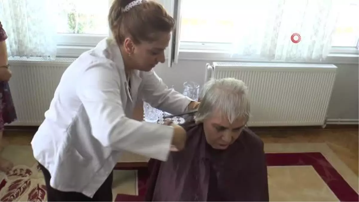 Depremde gözünü kaybeden yaşlı kadına Şahinbey Belediyesi destek oldu