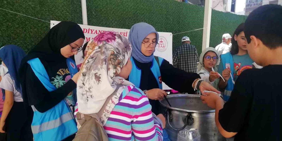 Manyas Diyanet Gençlik Merkezi\'nden Aşure Günü İkramı