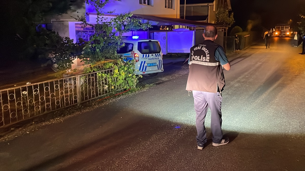 Düzce\'de kamyonun açılan kasasıyla çarpılan kişi hayatını kaybetti