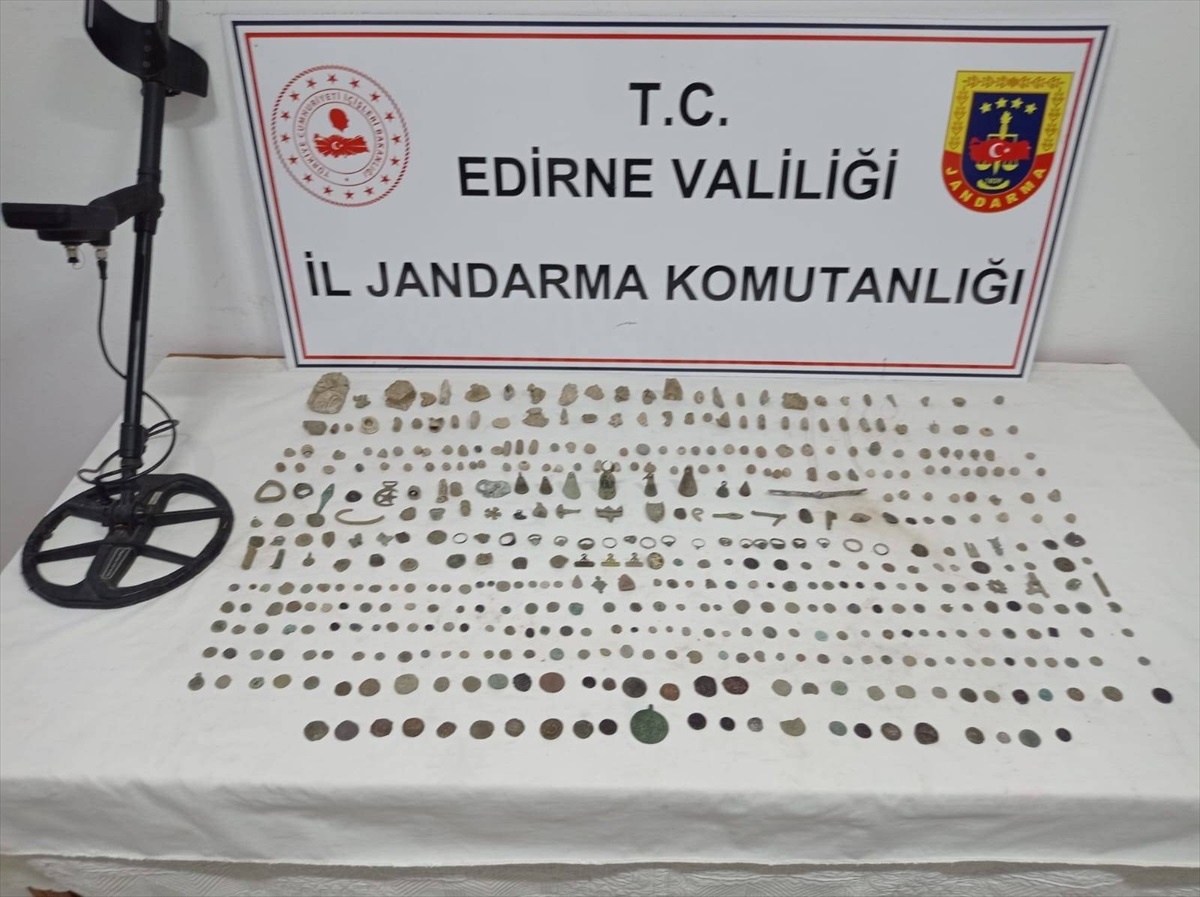 Edirne\'de Tarihi Eser Operasyonu: Çok Sayıda Sikke ve Objeye El Konuldu