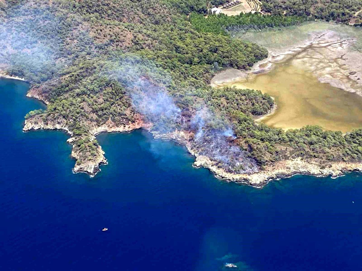 Fethiye Katrancı koyundaki orman yangını kontrol altına alındı