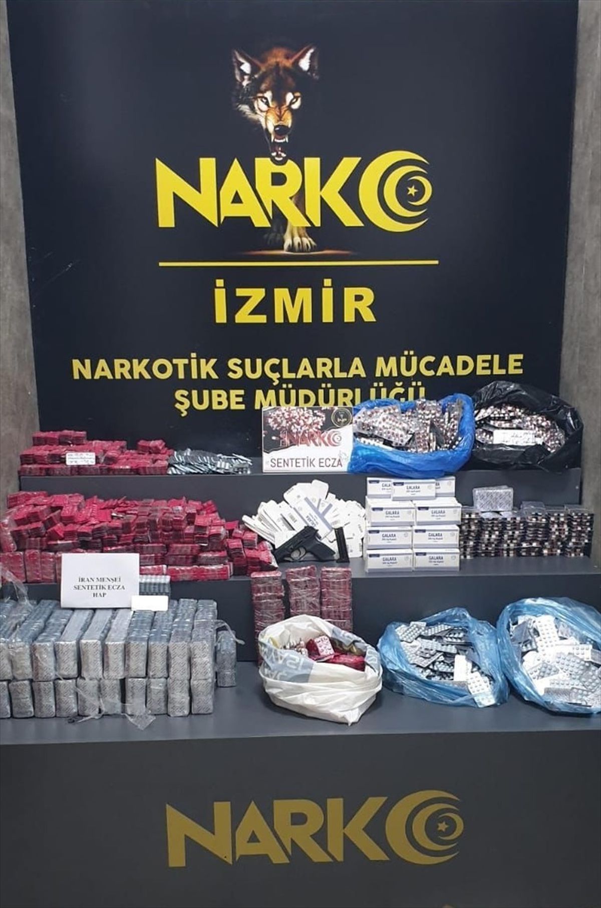 İzmir\'de 154 Bin Kırmızı ve Yeşil Reçeteye Tabi İlaç Ele Geçirildi, Şüpheli Tutuklandı