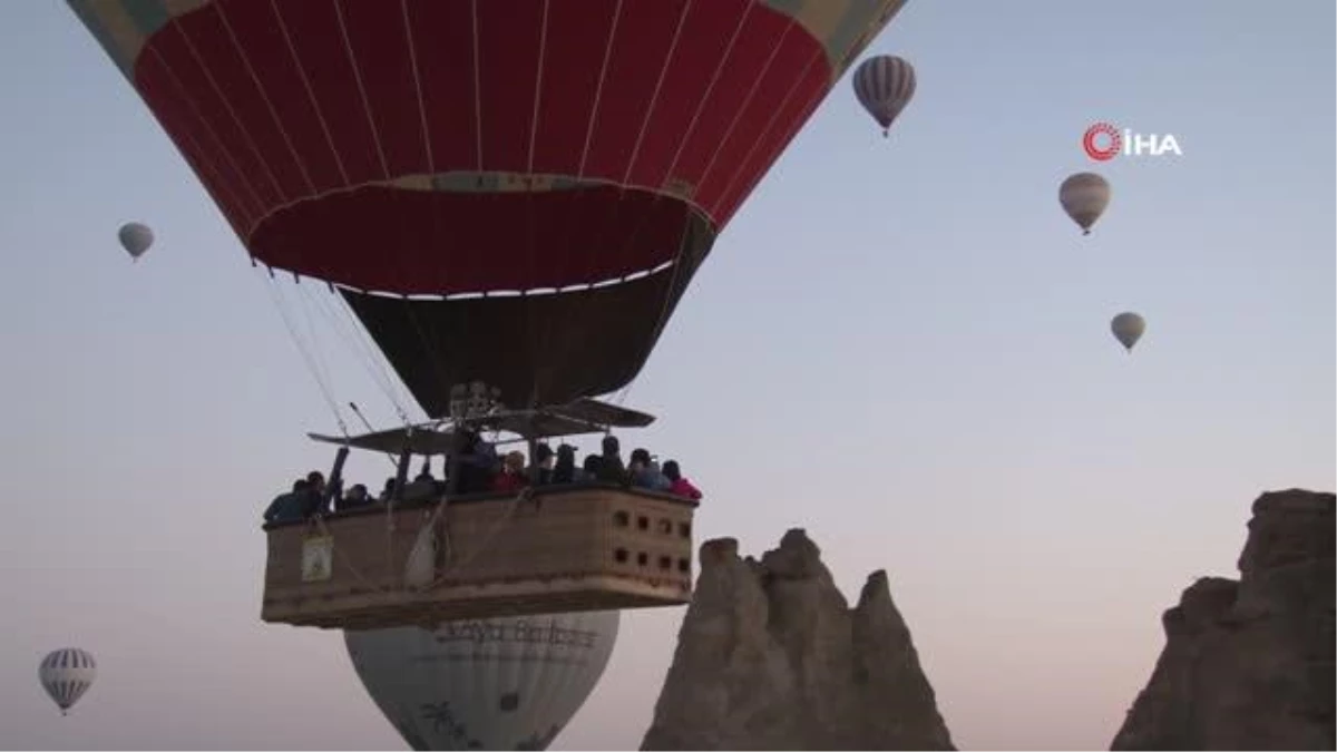 Kapadokya\'da rüzgar nedeniyle balonlar uçmadı