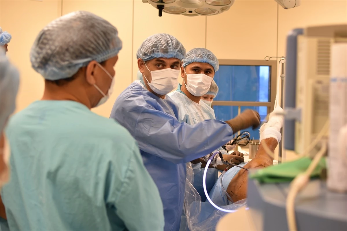 Kazakistan\'da Türk doktorlar tarafından kapalı cerrahi yöntemle kas nakli yapıldı