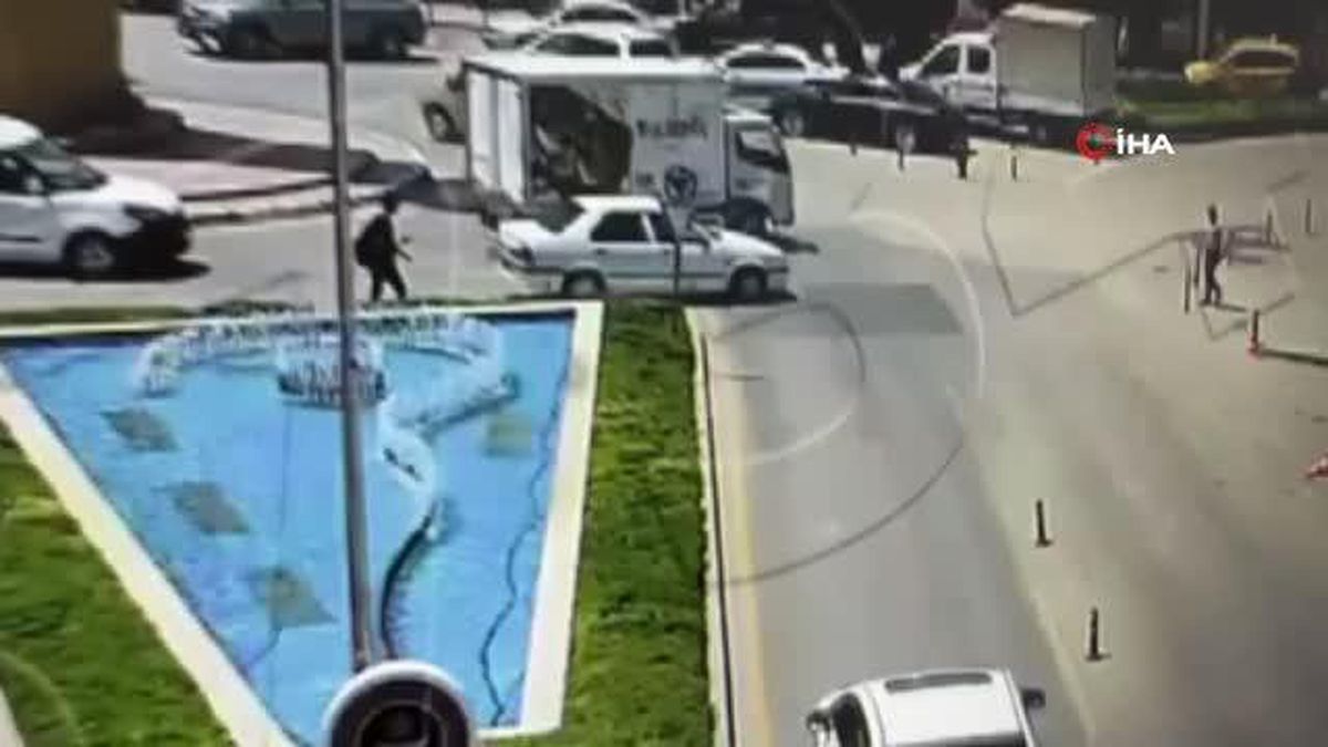 Kendini polis ve savcı olarak tanıtan dolandırıcı suçüstü böyle yakalandı