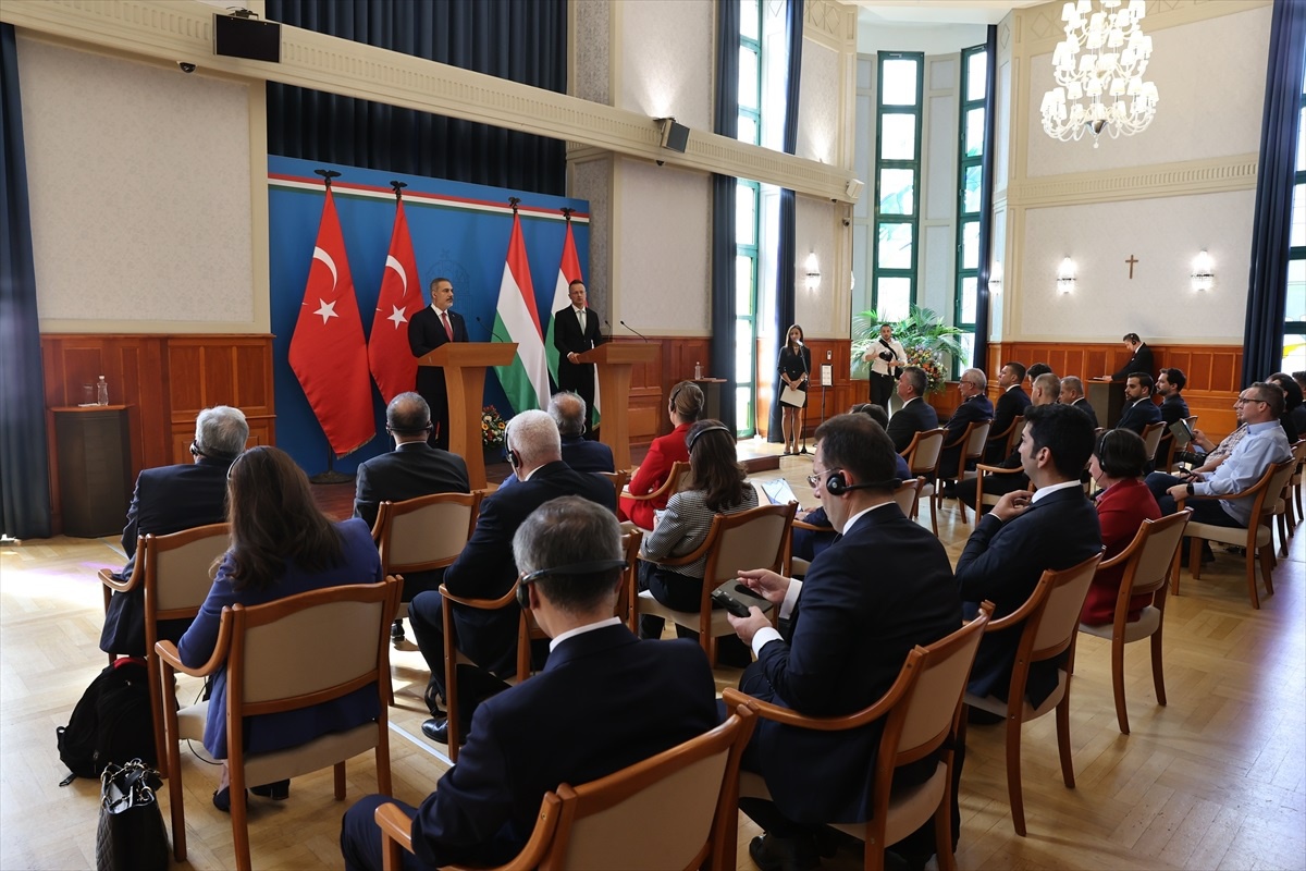 Macaristan Dışişleri Bakanı: Türkiye\'nin rolü çok daha büyük