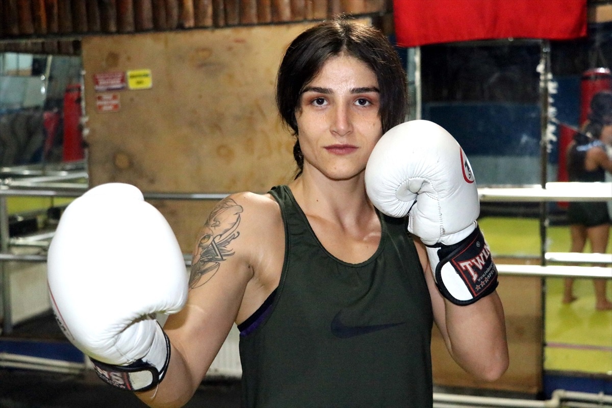 Milli Sporcu Gülistan Turan, Avrupa Muaythai Şampiyonası\'nda Altın Madalya İstiyor