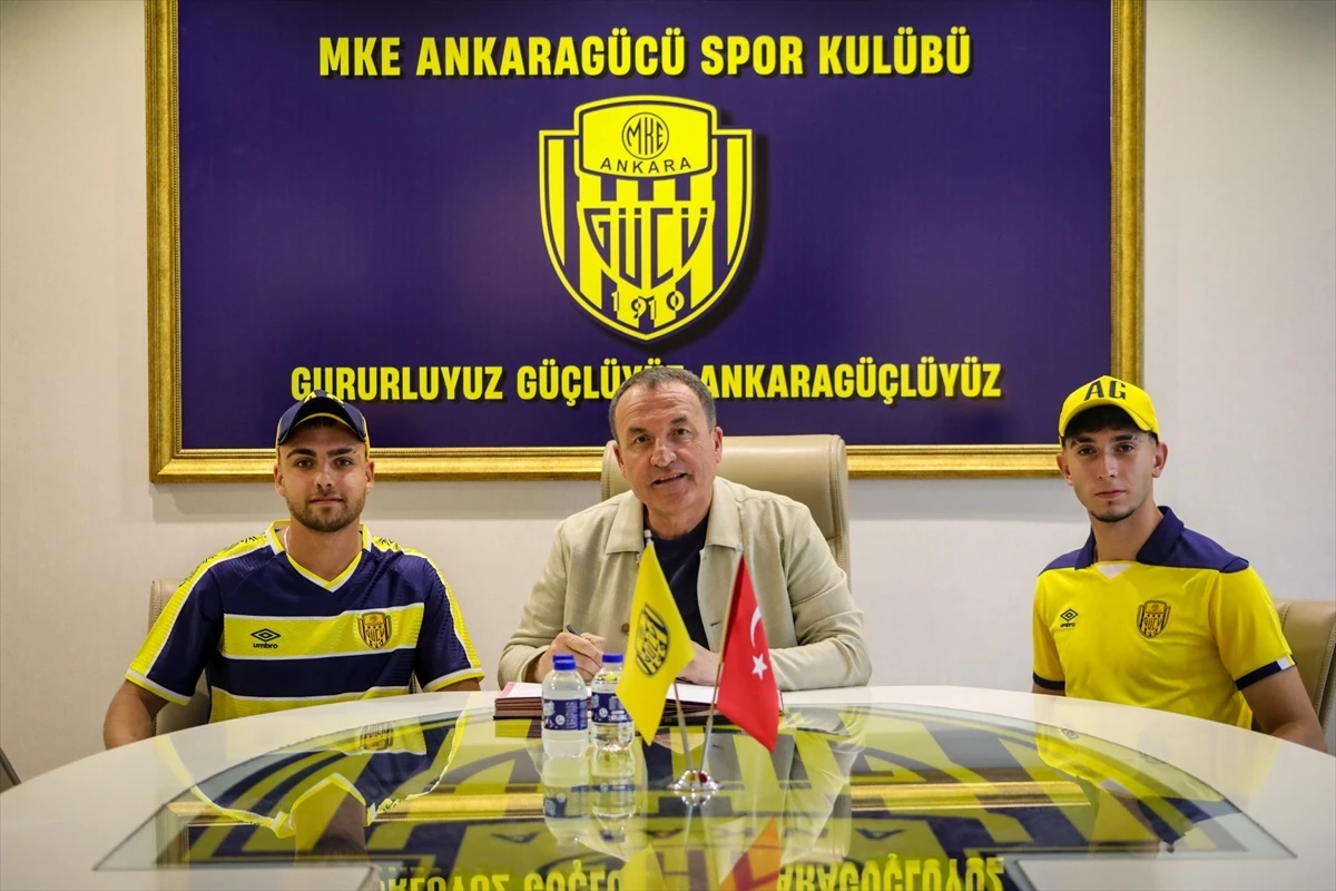 MKE Ankaragücü, Mert Can ve Onur Efe Ekri ile profesyonel sözleşme imzaladı