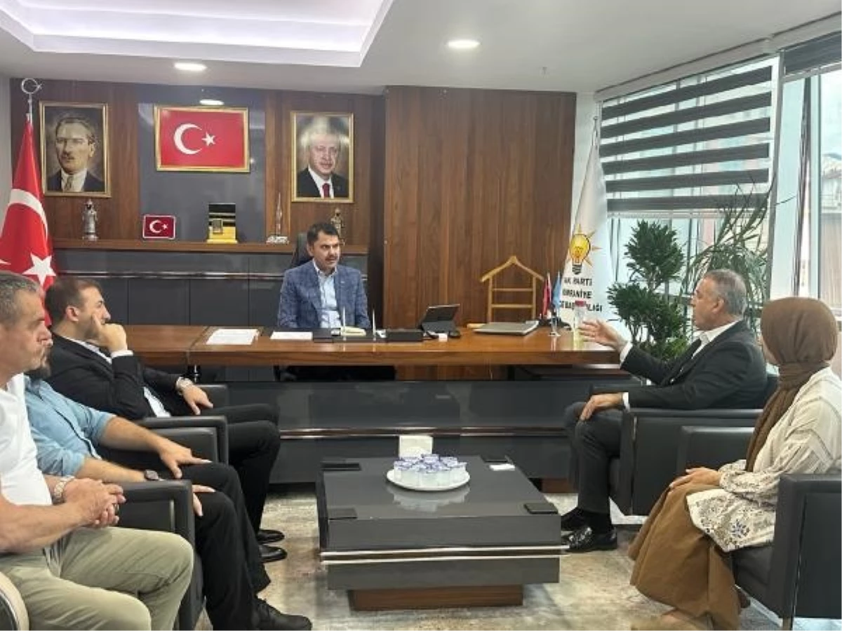 AK Parti İstanbul Milletvekili Murat Kurum, Ümraniye İlçe Başkanlığı\'nı ziyaret etti