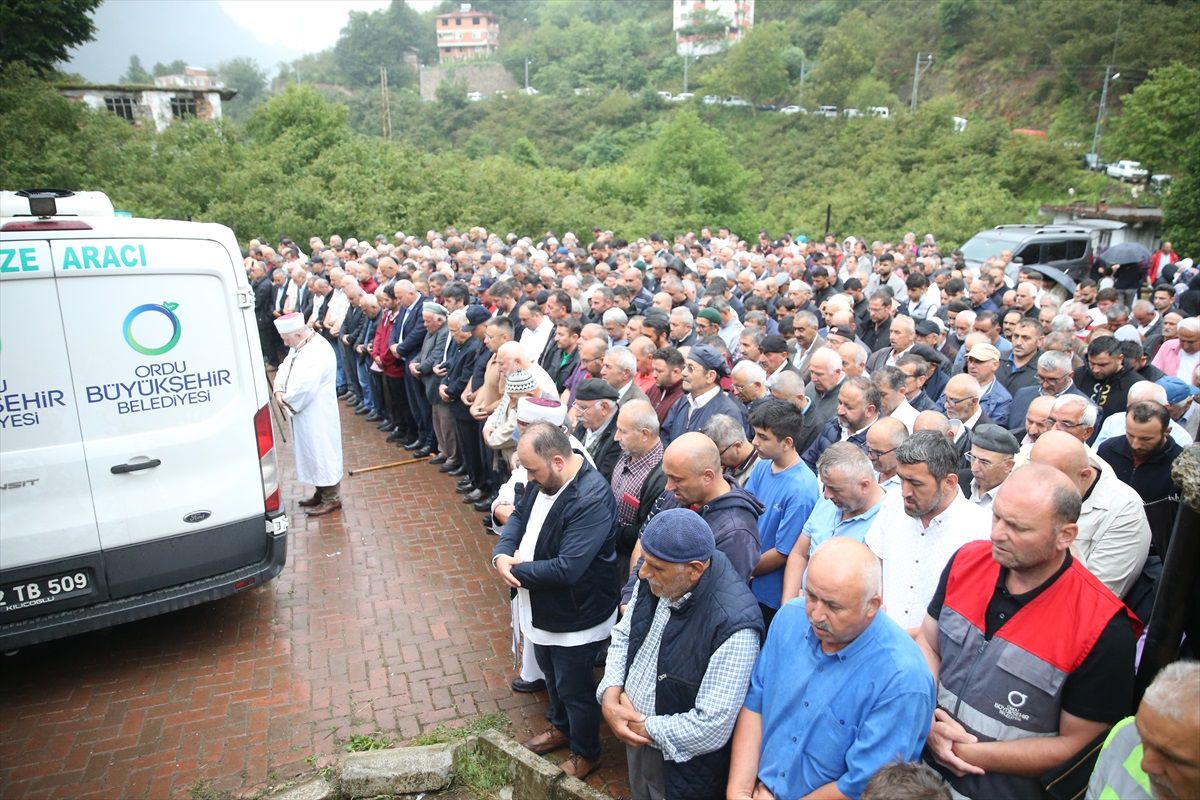 Ordu\'da taşkın sırasında kaybolan kadının cenazesi toprağa verildi