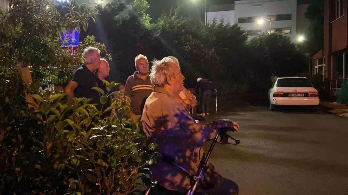 Sarıyer\'deki İzzet Baysal Huzurevi\'nde Yangın Çıktı