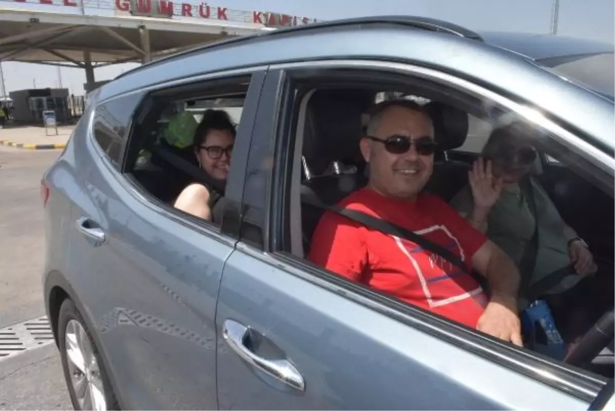 Gurbetçilerin Kara Yoluyla Ülkeye Girişi Sürüyor