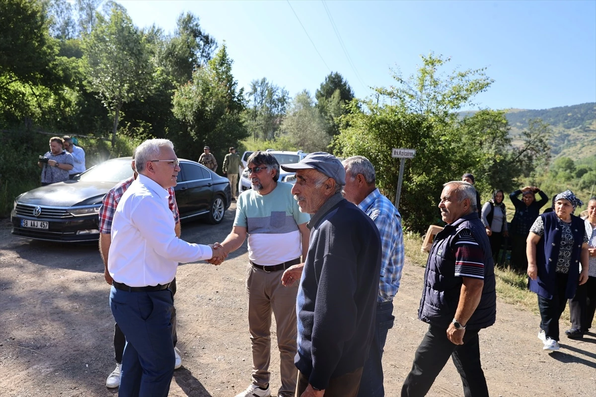 Sivas Valisi Yılmaz Şimşek, Hafik ilçesinde köyleri ziyaret etti