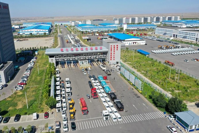 Xinjiang'daki Horgos Limanı Yerli Otomobil İhracatında Artış Kaydetti