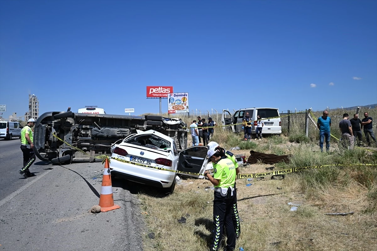 Elmadağ\'da Zincirleme Trafik Kazasında 1 Kişi Hayatını Kaybetti, 8 Kişi Yaralandı