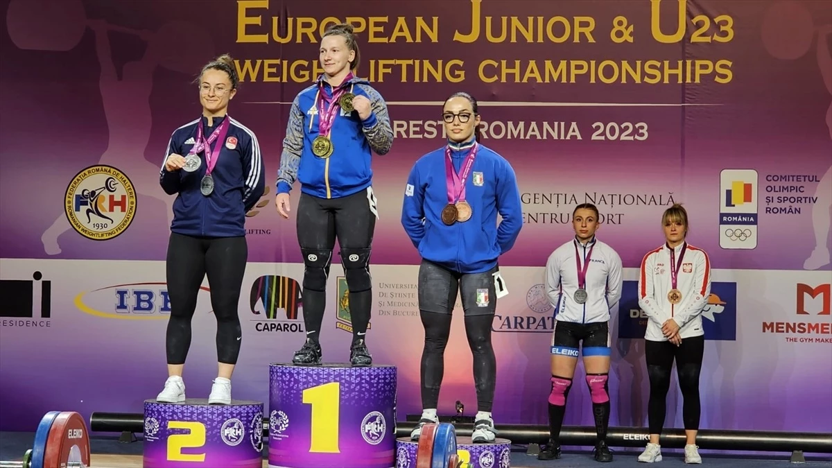 Milli halterci Aysel Özkan Romanya\'da 2 gümüş madalya kazandı