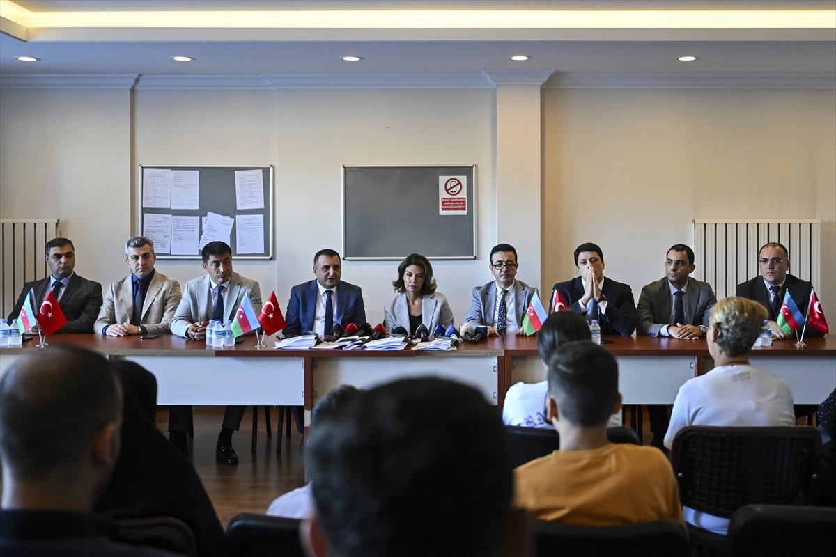 İstanbul Beşiktaş\'ta Azerbaycan vatandaşlarına pasaport töreni düzenlendi