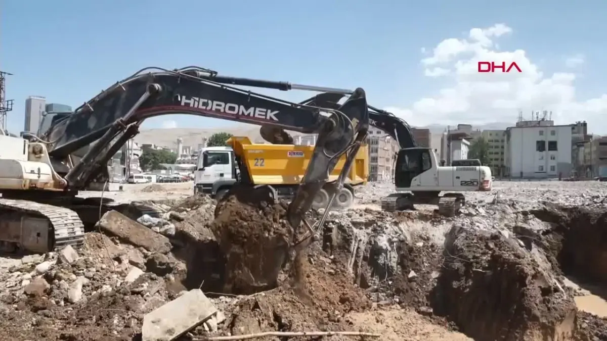 BAKAN ÖZHASEKİ DEPREM, 8- 9 ŞİDDETİNDE BİLE OLSA EVİMİZDEN ÇIKMAYACAĞIZ